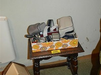 Houten tafeltje en div - afbeelding 1 van  2