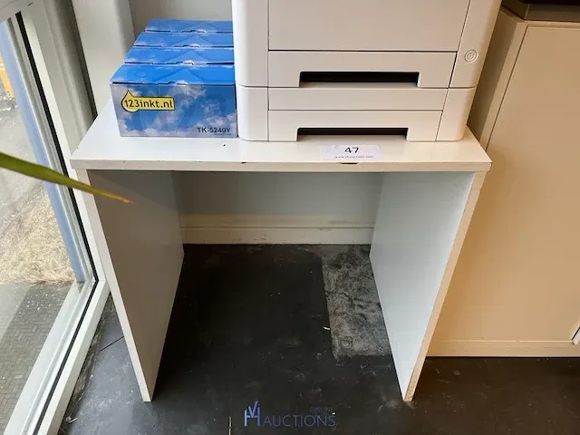 Houten tafeltje - afbeelding 1 van  3