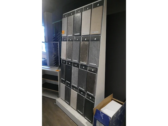 Houten tegelzuil display met stalen - afbeelding 3 van  7