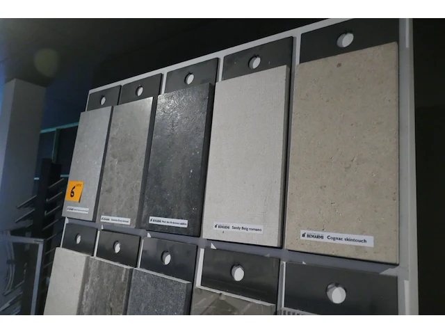 Houten tegelzuil display met stalen - afbeelding 4 van  7