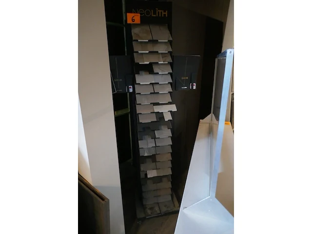 Houten tegelzuil display met stalen - afbeelding 6 van  7