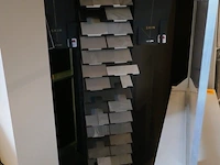 Houten tegelzuil display met stalen - afbeelding 6 van  7