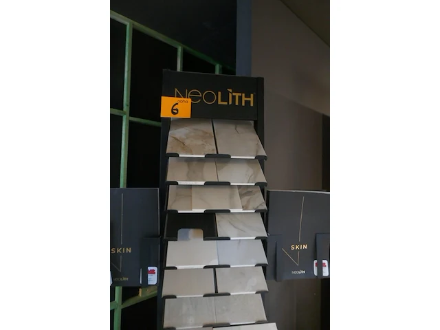 Houten tegelzuil display met stalen - afbeelding 7 van  7