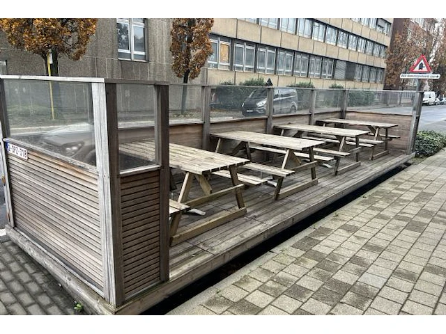 Houten terras momenteel op parkeerzone - afbeelding 3 van  4