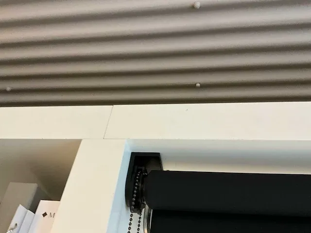 Houten toonzaalmeubel met lichtwand - afbeelding 4 van  15