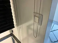 Houten toonzaalmeubel met lichtwand - afbeelding 7 van  15