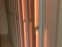 Houten toonzaalmeubel met lichtwand - afbeelding 11 van  15