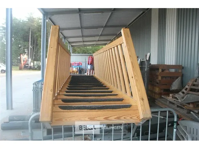 Houten trap - afbeelding 2 van  6