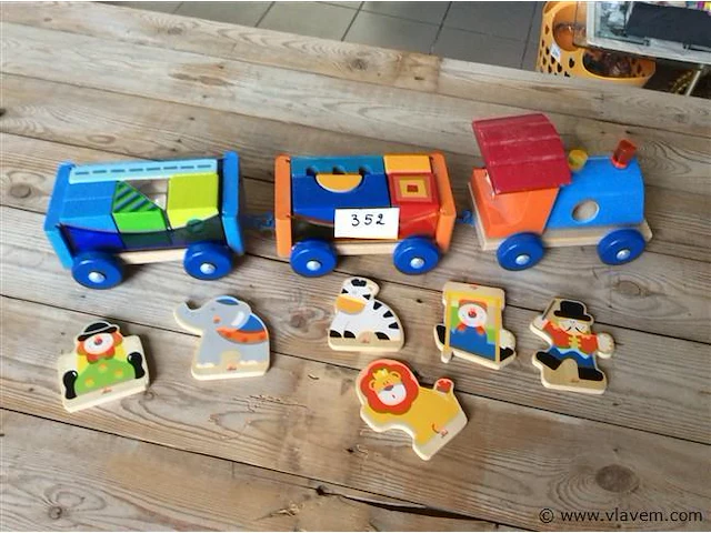 Houten trein - afbeelding 1 van  3