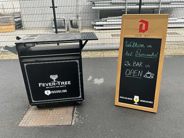 Houten trolley “fever-tree” + krijtbord “duvel” - afbeelding 1 van  11