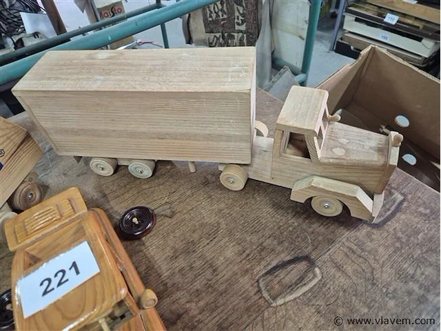 Houten trucks en auto - afbeelding 2 van  4