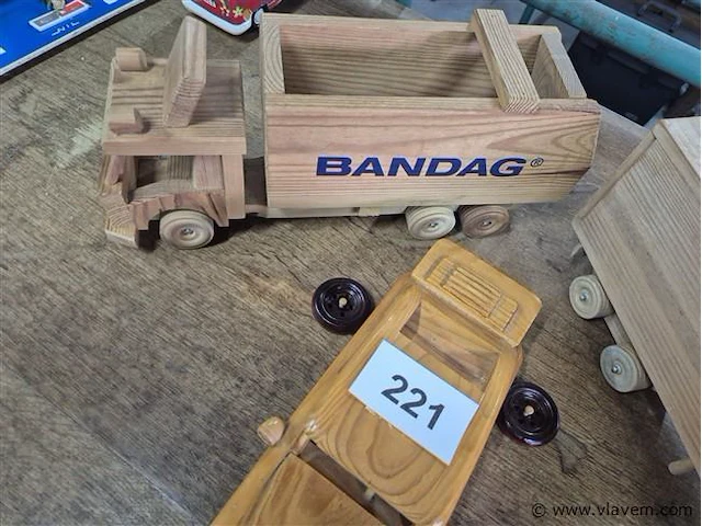 Houten trucks en auto - afbeelding 3 van  4