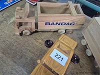 Houten trucks en auto - afbeelding 3 van  4