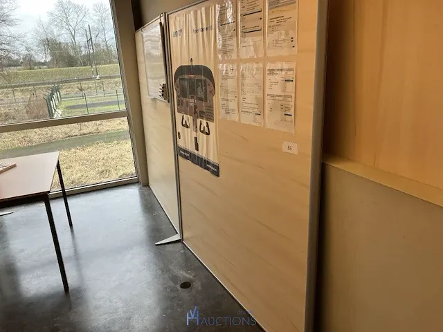 Houten tussenwand met wandplanbord - afbeelding 1 van  2
