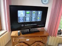 Houten tv kastje 2 deuren 1 lade, flatscree tv lg 42lw4500 met afstandsbediening, ronde houten salontafel glazen blad, houten nachtkastje 1 deur 1 lade marmeren blad, 3 bijzettafeltjes - afbeelding 11 van  13
