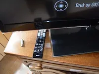 Houten tv kastje 2 deuren 1 lade, flatscree tv lg 42lw4500 met afstandsbediening, ronde houten salontafel glazen blad, houten nachtkastje 1 deur 1 lade marmeren blad, 3 bijzettafeltjes - afbeelding 13 van  13