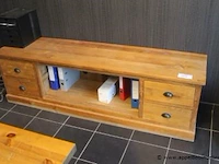 Houten tv meubel afm 200x50x60cm (staande op 1e verdieping) - afbeelding 1 van  1