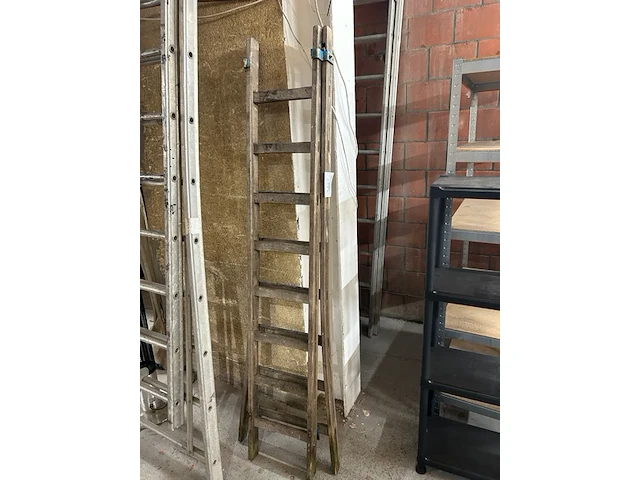 Houten uitschuifbare ladder - afbeelding 1 van  4