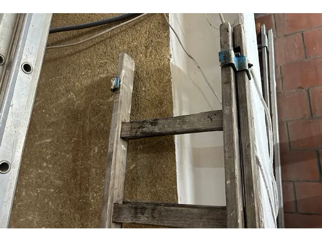 Houten uitschuifbare ladder - afbeelding 2 van  4