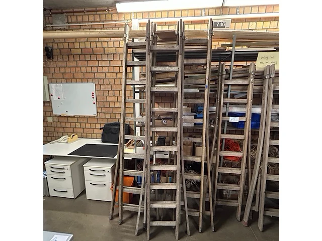 Houten uitschuifbare ladder - afbeelding 1 van  3