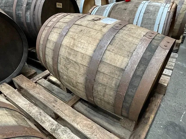Houten vat bier - afbeelding 1 van  11