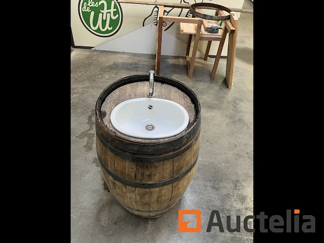 Houten vat met wastafel - afbeelding 2 van  2