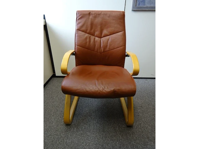 Houten vergadertafel + lederen stoelen - afbeelding 2 van  8