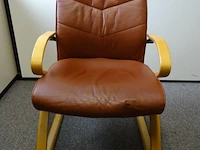 Houten vergadertafel + lederen stoelen - afbeelding 2 van  8