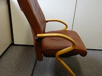 Houten vergadertafel + lederen stoelen - afbeelding 3 van  8