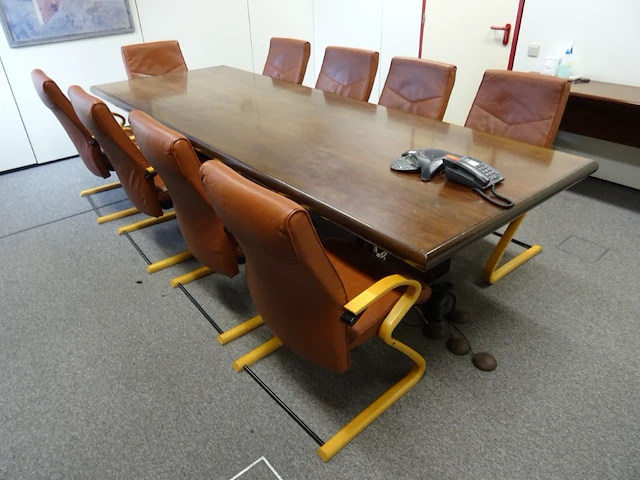 Houten vergadertafel + lederen stoelen - afbeelding 5 van  8