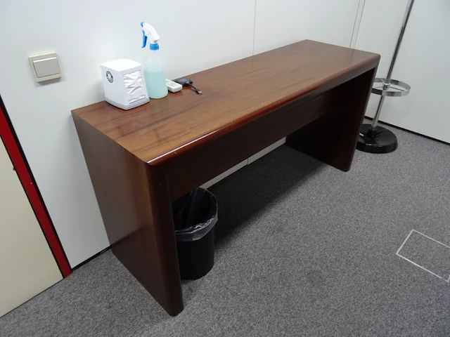 Houten vergadertafel + lederen stoelen - afbeelding 7 van  8
