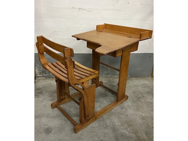 Houten vintage kinderlessenaar met zitje ( torck) - afbeelding 3 van  3