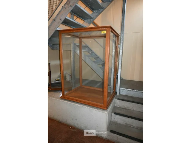 Houten vitrinekast - afbeelding 1 van  5
