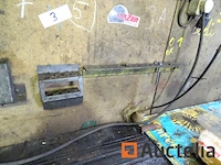 Houten werkbank en zijn inhoud - afbeelding 6 van  11