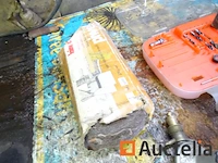 Houten werkbank en zijn inhoud - afbeelding 8 van  11