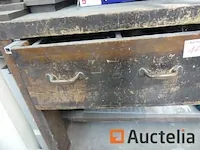 Houten werkbank met bankschroef, 2 metaal kasten 2 deuren - afbeelding 4 van  9