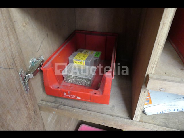 Houten werkplaatskast en inhoud - afbeelding 2 van  24