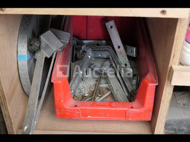 Houten werkplaatskast en inhoud - afbeelding 7 van  24