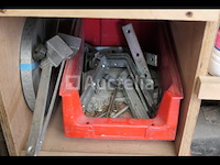 Houten werkplaatskast en inhoud - afbeelding 7 van  24