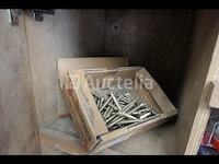 Houten werkplaatskast en inhoud - afbeelding 10 van  24