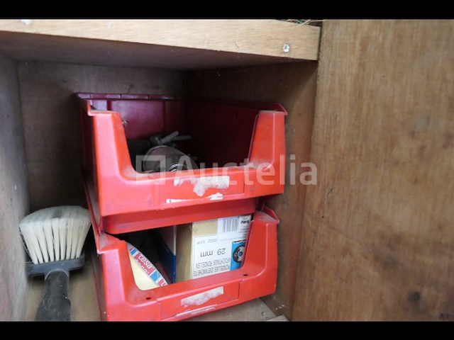 Houten werkplaatskast en inhoud - afbeelding 15 van  24