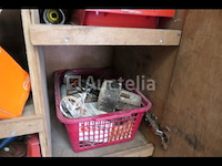 Houten werkplaatskast en inhoud - afbeelding 17 van  24