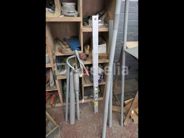 Houten werkplaatskast en inhoud - afbeelding 18 van  24