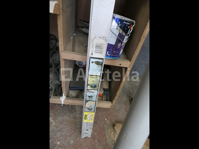 Houten werkplaatskast en inhoud - afbeelding 19 van  24