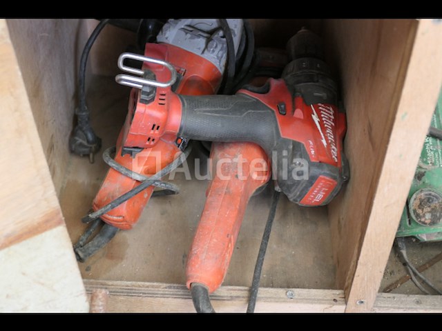 Houten werkplaatskast en inhoud - afbeelding 20 van  24