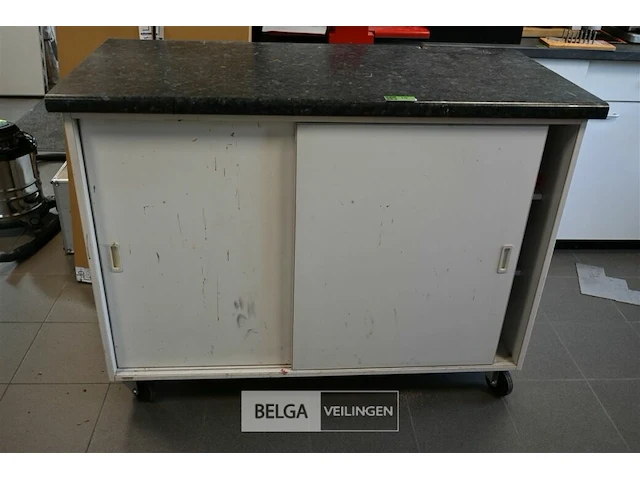 Houten werktafel op wielen - afbeelding 3 van  4