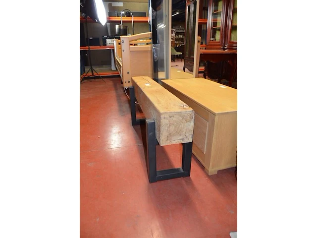 Houten zitbank met zwart metalen voet afm. 128x30x55 - afbeelding 3 van  5
