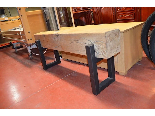 Houten zitbank met zwart metalen voet afm. 128x30x55 - afbeelding 4 van  5