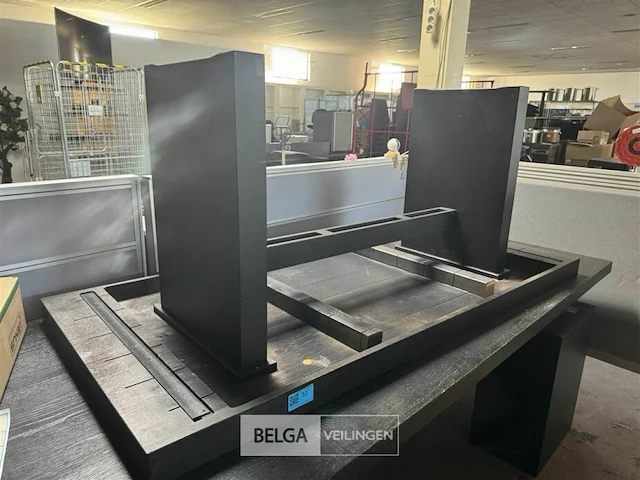 Houten zwarte massieve tafel l190xb88xh77 cm - afbeelding 1 van  3