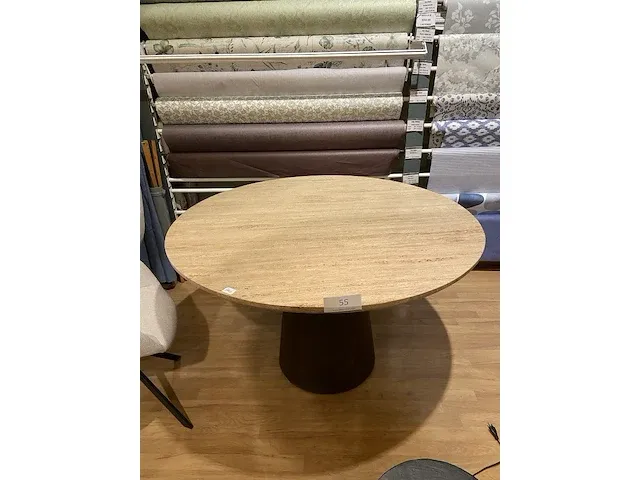 Houten/stenen tafel - afbeelding 1 van  7